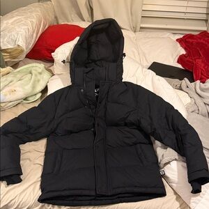 Black Aritizia SuperPuff Size XS